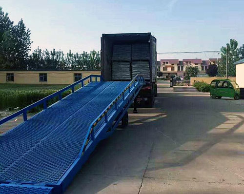 濟南登車(chē)橋-濟南移動(dòng)式登車(chē)橋價(jià)格