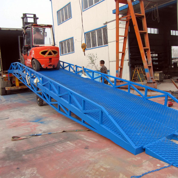 集裝箱裝車(chē)平臺登車(chē)橋